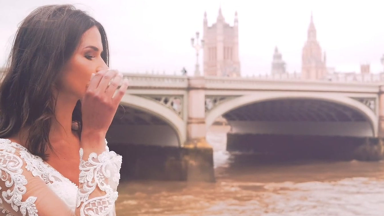 Demi Moore - Dando London